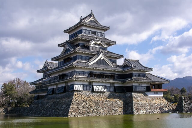 松本城を英語で説明