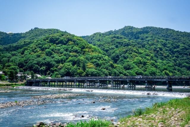 京都嵐山を英語で説明｜渡月橋・竹林の小径（道）・天龍寺などを紹介