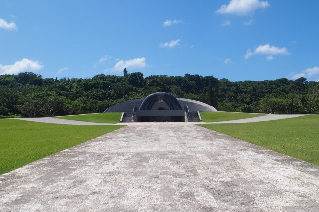 沖縄平和記念公園を英語で説明｜平和への祈りを5つの例文で紹介