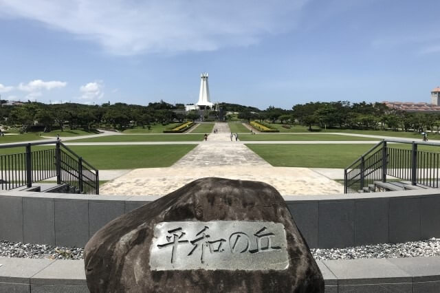 沖縄平和記念公園を英語で説明