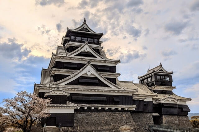 熊本城を英語で説明｜加藤清正が築城した日本三名城の一つを紹介
